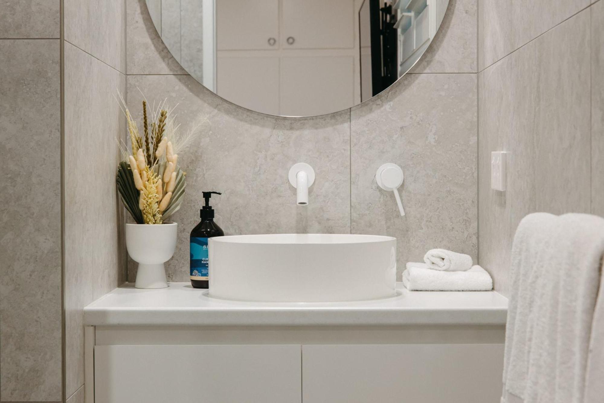 Moffat Coastal Contemporary Unit A Apartment